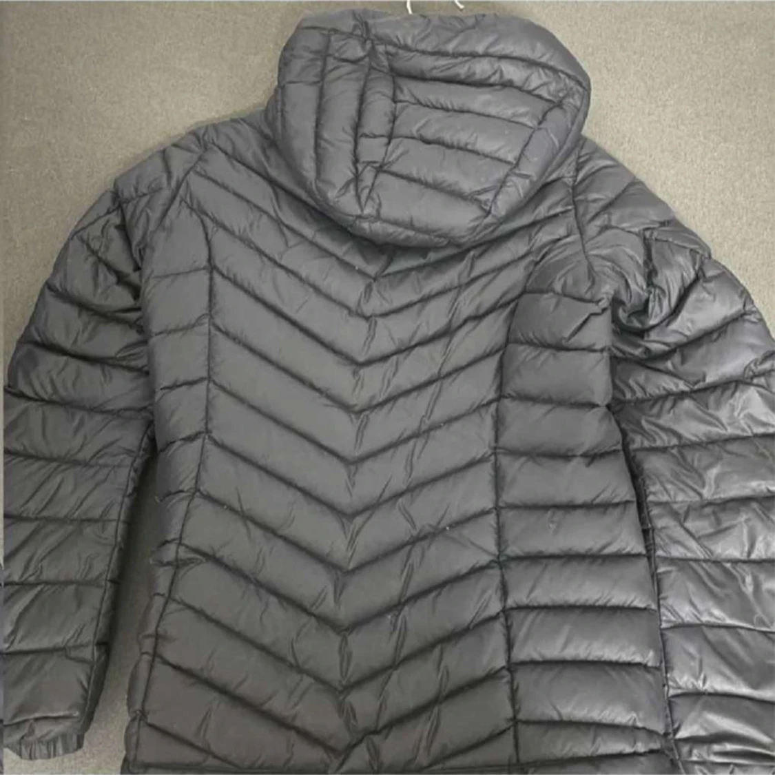 Grå dunjacka från Peak Performance - 1