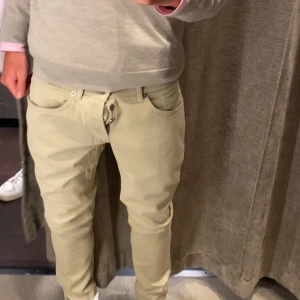 Dondup george  - Ett par snygga jeans från Dondup till lite finare tillfälllen! Helt nya från NK. Fråga vid funderingar🙋