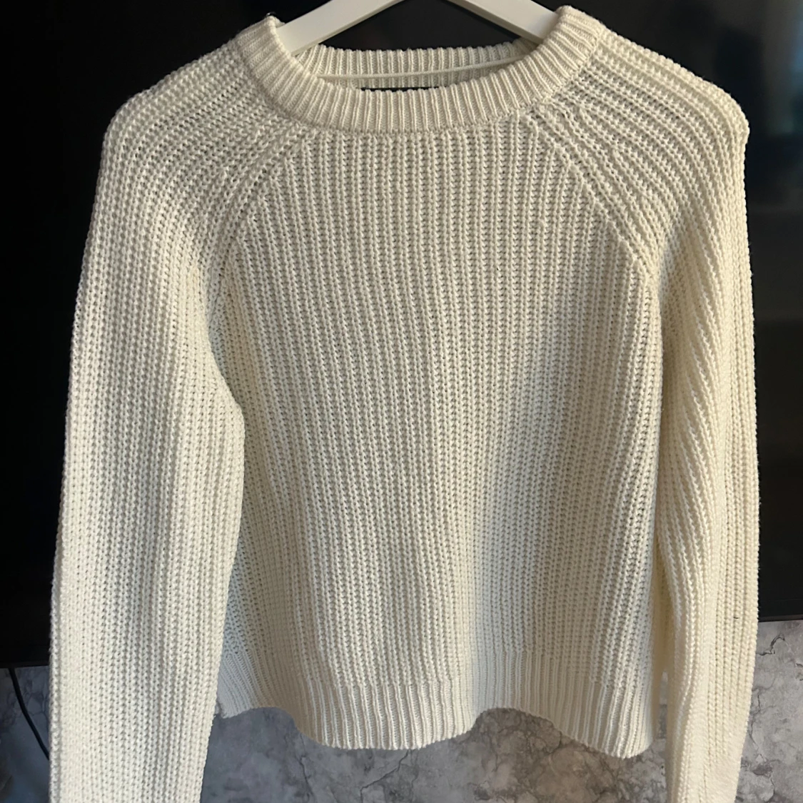Vit stickad tröja - 1