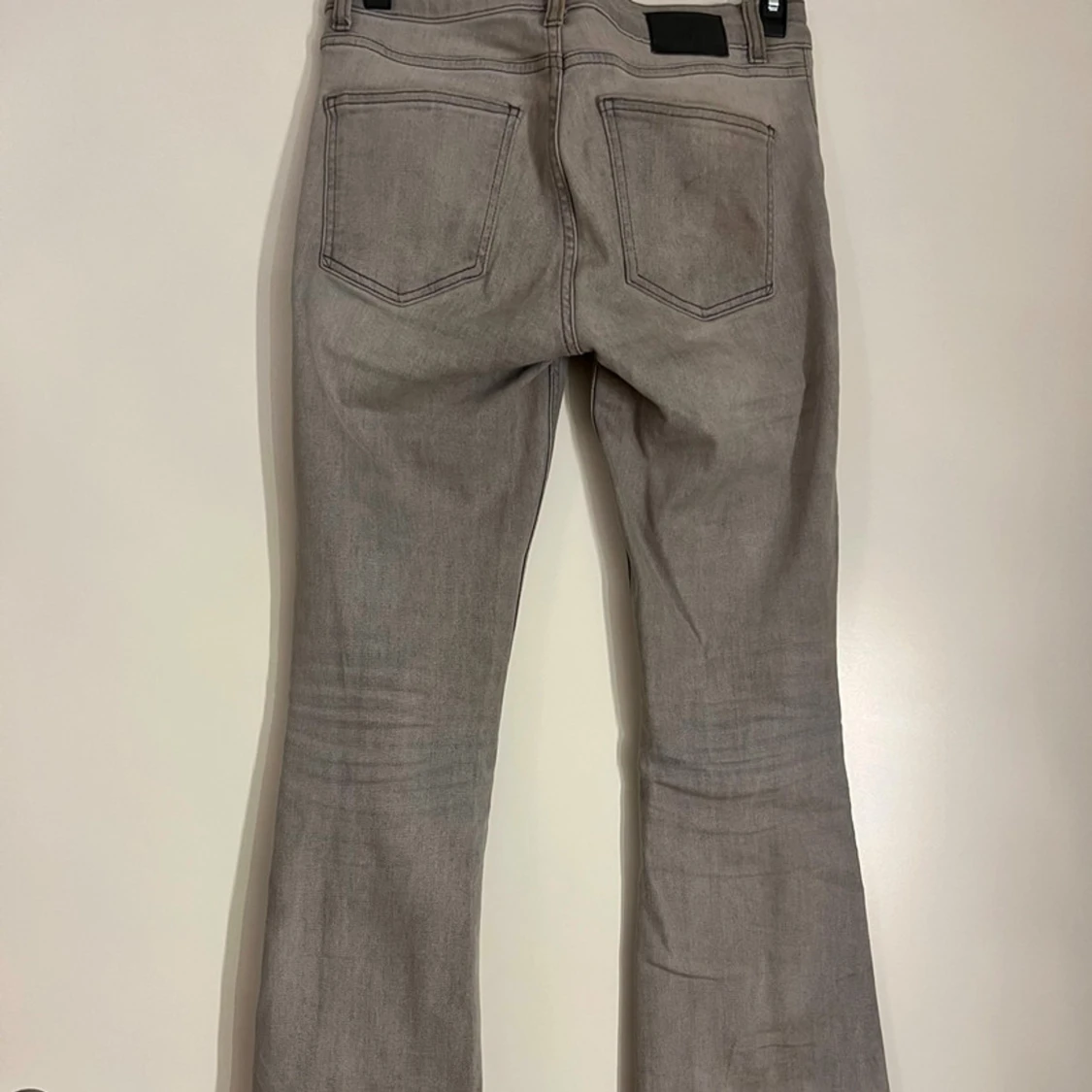 Grå bootcut jeans - 1