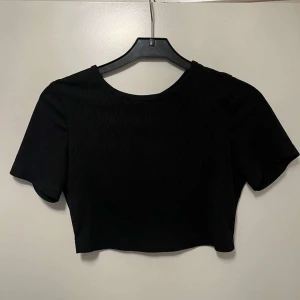 Svart topp -  svart topp, shein strl S  