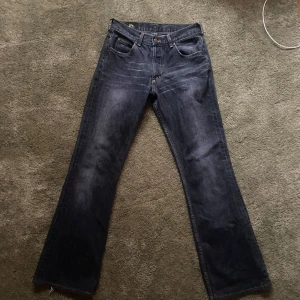 bootcut lee jeans - Svarta/gråa lee jeans i storlek 38/M
