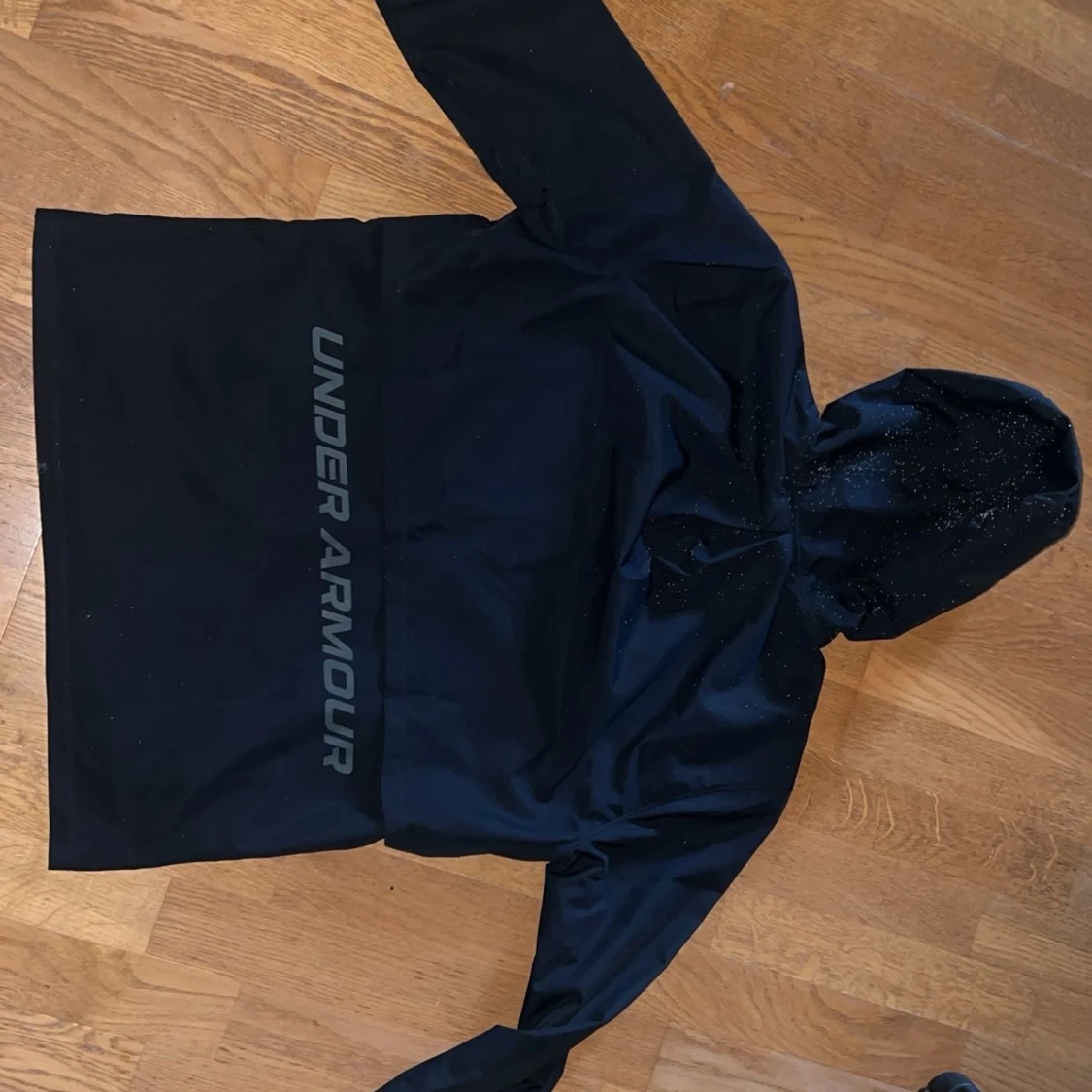 Svart windbreaker från Under Armour - 1