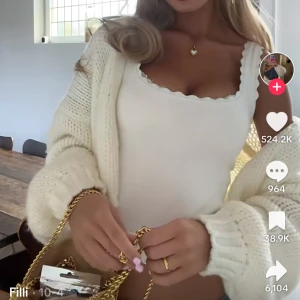 vitt ribbat linne  - köpt av filli här på plick, men ej använts.🤍