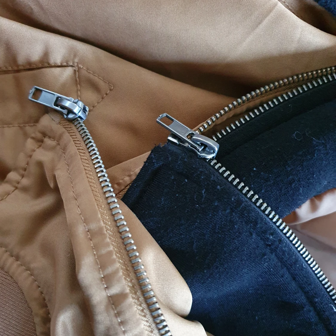 Brun jacka med huva från Forever 21 - 93