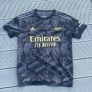 Arsenal tröja - Arsenal 22-23 borta ställ, nästan nyskick, pris kan diskuteras