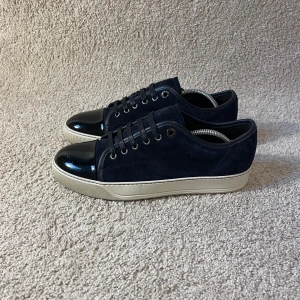 Lanvin Skor - Mörkblåa Lanvin Captoe skor, storlek UK 5 motsvarar ungefär 40-41. Skopåse ingår.