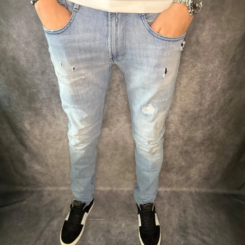 // Replay anbass jeans | Storlek W32/L32 | Nypris runt 1800kr | Kontakta för fler frågor eller funderingar // Deluxecloset . Jeans & Byxor.