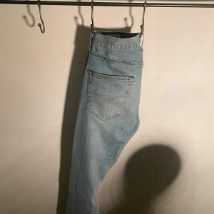 Levis jeans ljusblå 29 32