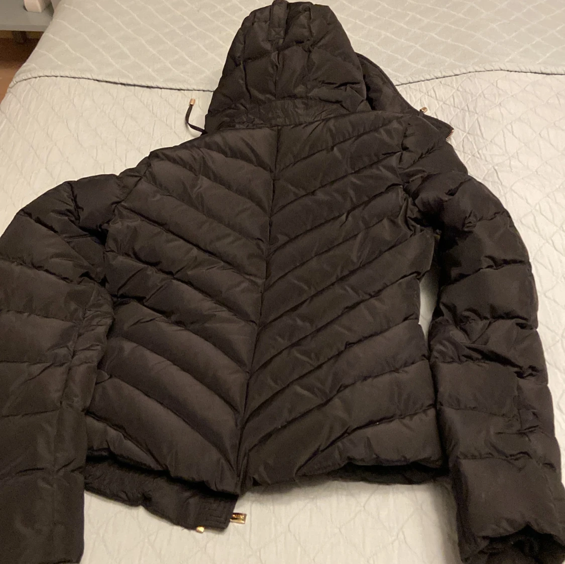 Svart dunjacka från Hollies - 92