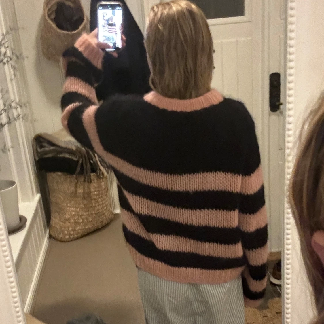 Randig stickad tröja i rosa och svart ganni - 92