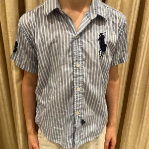Polo Ralph Lauren tröja - Sälje Elin lillebrorsas Ralph Lauren tröja i storlek XXL (barn).