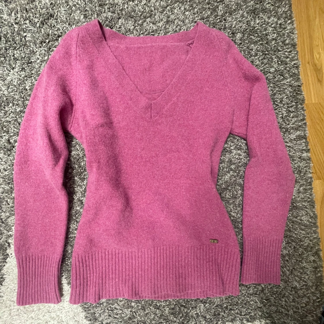 Rosa stickad tröja med v-ringning - 91