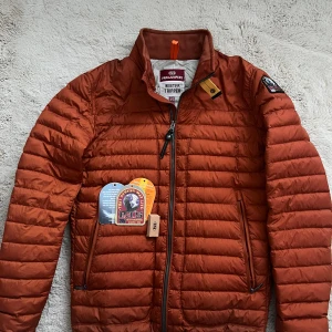 Parajumpers UGO jacka - Storlek xs passar som s-m Använd ett par gånger  Som ny