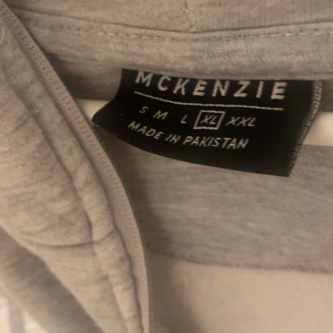 Grå hoodie från McKenzie - 91