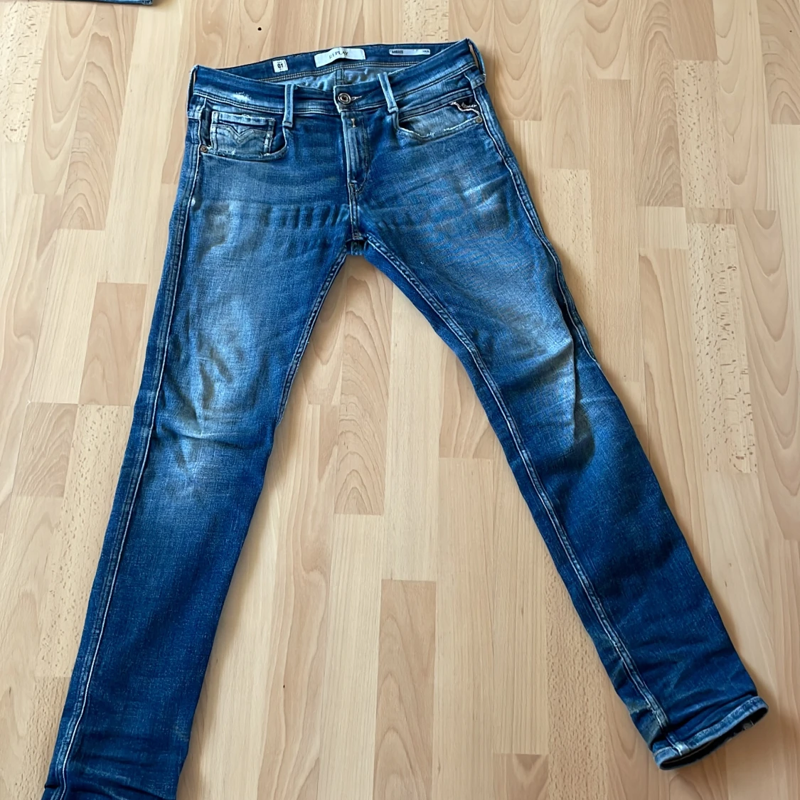 Blå jeans från Replay Anbass - 90