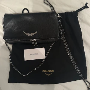 Zadig väska  - Säljer min Zadig väska i modellen noir, i den stora storleken! Väldigt bra skick🥰