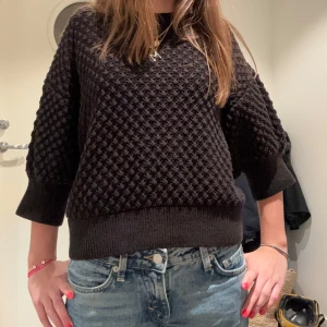 Stickad tröja 💓💓 - Jättefin stickad tröja från Lindex som endast är använd 2 ggr!!🥰🥰🥰