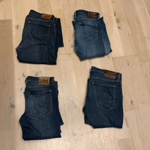 4 par Lee jeans  - Tja säljer 4 par riktigt feta Lee jeans. Ena paret har en slitning på ena benet men det är design. De är i bra skick. Skicka dm vid frågor.