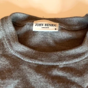 Merinoull tröja - Merino tröja från john henric i storlek S. Använd men ingen defekter eller dåligt skick. 