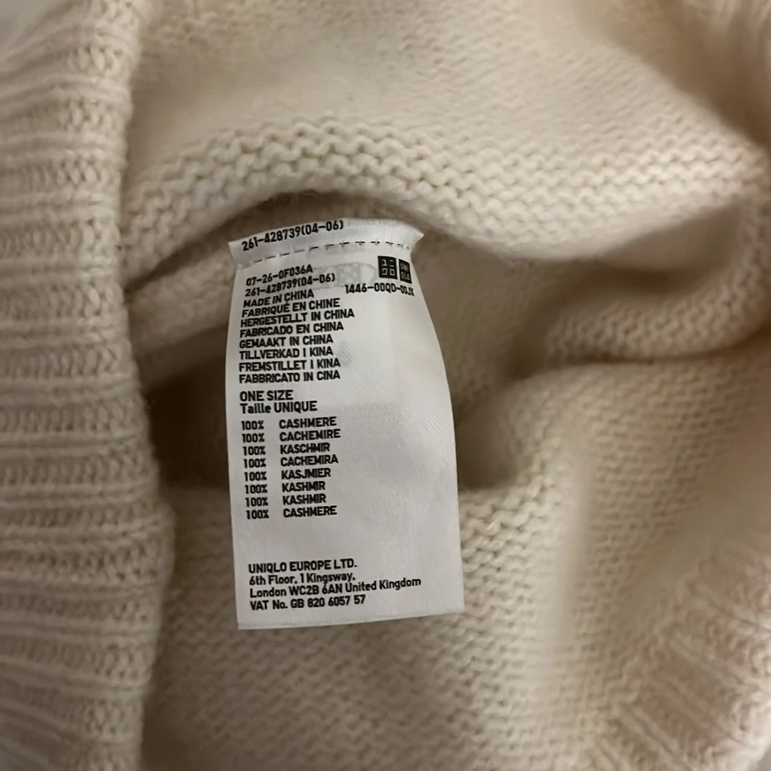 Vit kashmirmössa från Uniqlo - 91