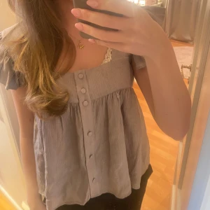 Zara topp - Säljer denna jätte söta topp från zara. Storlek S