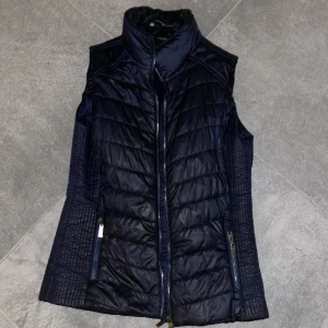 Equestrian stockholm - Storlek - S  Hämtas upp utanför Göteborg i Mölnlycke eller skickas mot fraktkostnad 😊