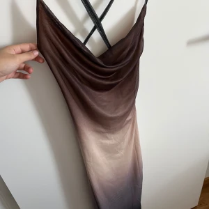 Långklänning - Jättefin långklänning i storlek XS. Aldrig använd med lappen fortfarande på. 