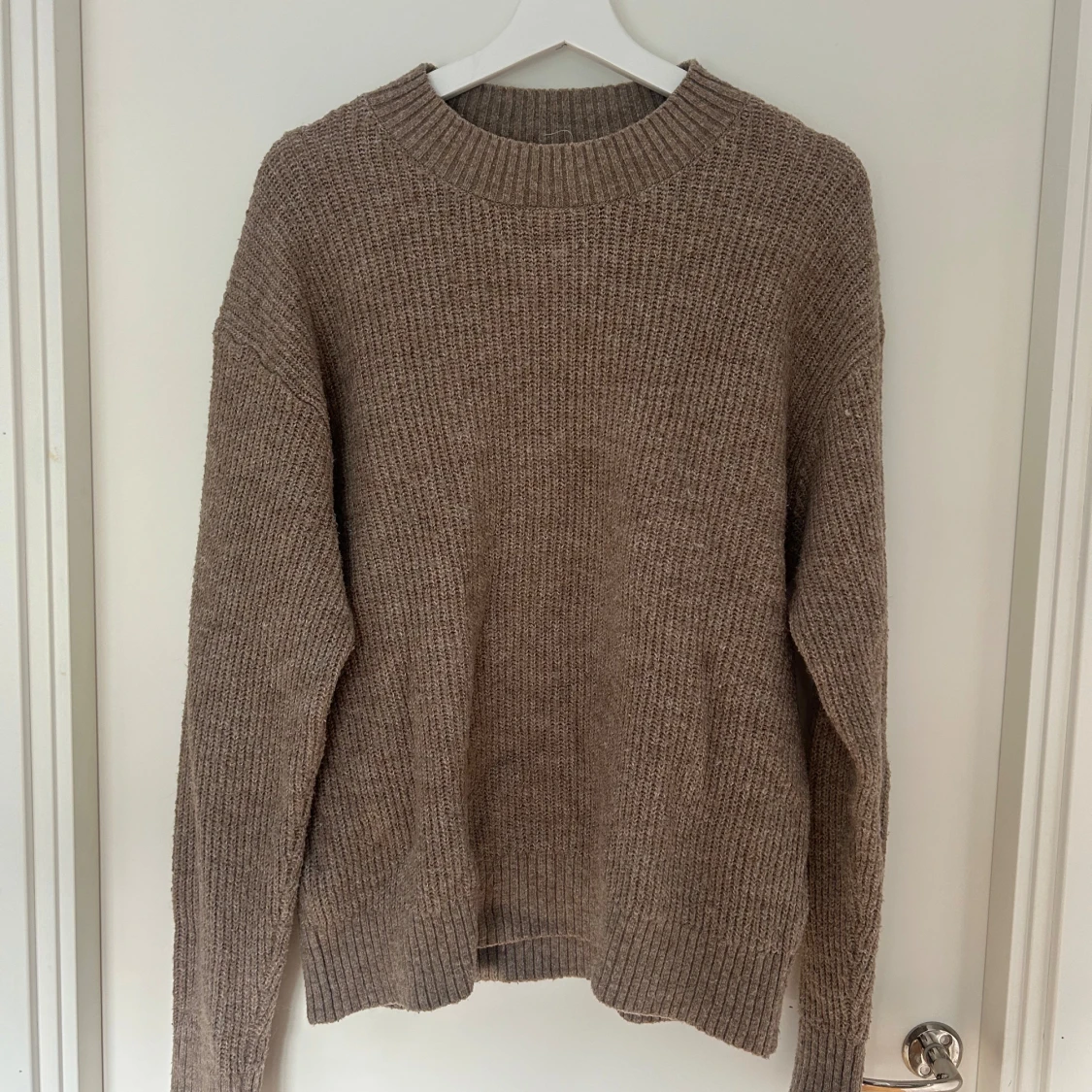 Brun stickad tröja