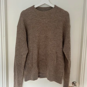 Brun stickad tröja - Brun stickad tröja ifrån HM, bra skick🤎