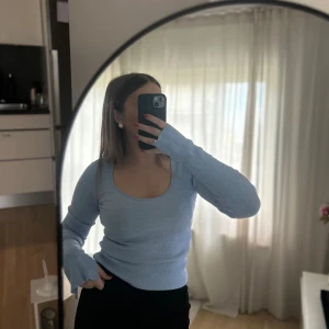 Tröja  - Tröja från H&M Ny och aldrig använd ✨