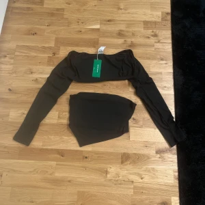 2 delar topp  - Oanvänd finns i både M och L 