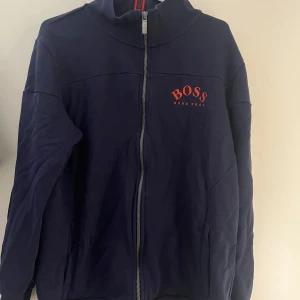 Hugo boss tröja - Säljer en Hugo boss tröja då den inte kommer till användning. Skick 8/10