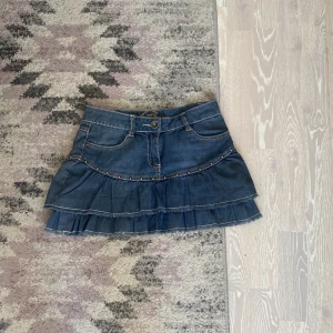 Jeans kjol  - Denna jeans kjolen är så så fin och skön!! Den kommer bara inte till användning mer hos mig!💕💕