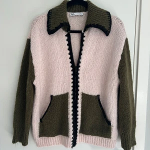 Stickad kofta - Aldrig använd stickad kofta från zara! 