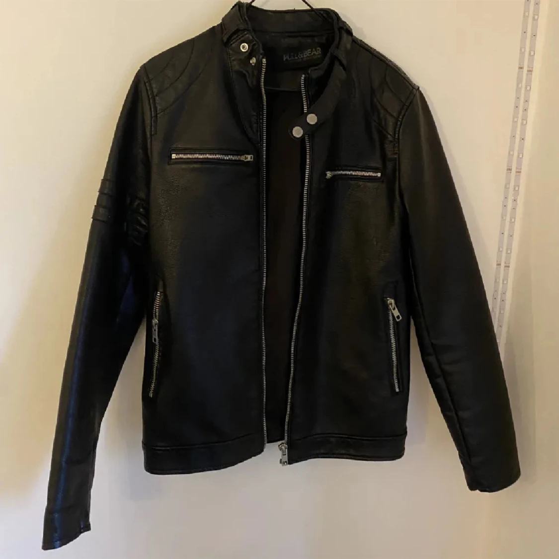 Skinnjacka pull and bear 