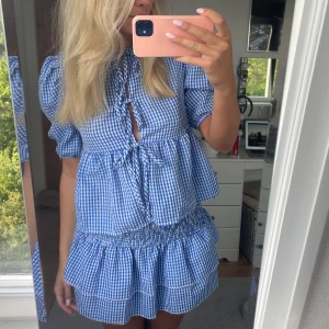 Sett - Ett jättefint sett! Använd 1 gång, säljer båda delarna för 180 eller en del separat för 100kr🩵🤍