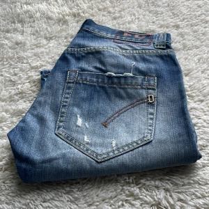 Dondup jeans  - Tjena! Säljer nu ett par riktigt feta Dondup jeans i strl:32!! Skicket är riktigt bra nästan som nya!! Självklart äkta!! Det är bara att höra av dig vid minsta lilla fråga!!🙌🏼