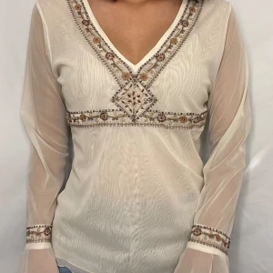 Vila mesh tröja - Jätte snygg mesh tröja från Vila. Använd men bra skick. 