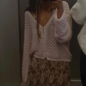 Tröja  - En rosa tröja, som har använt endaste en gång.