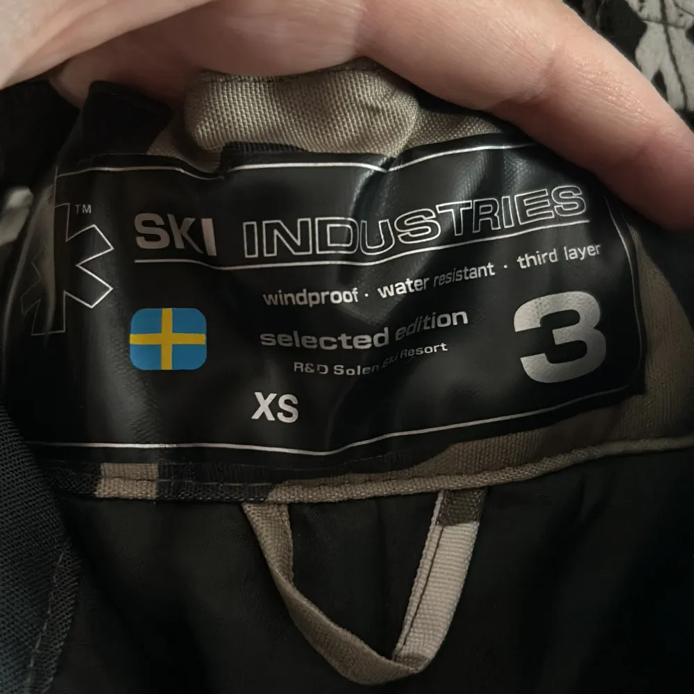 Ganska använda i skidbacken, säljer för dem har blivit för små.  8/10 i skick.. Jeans & Byxor.