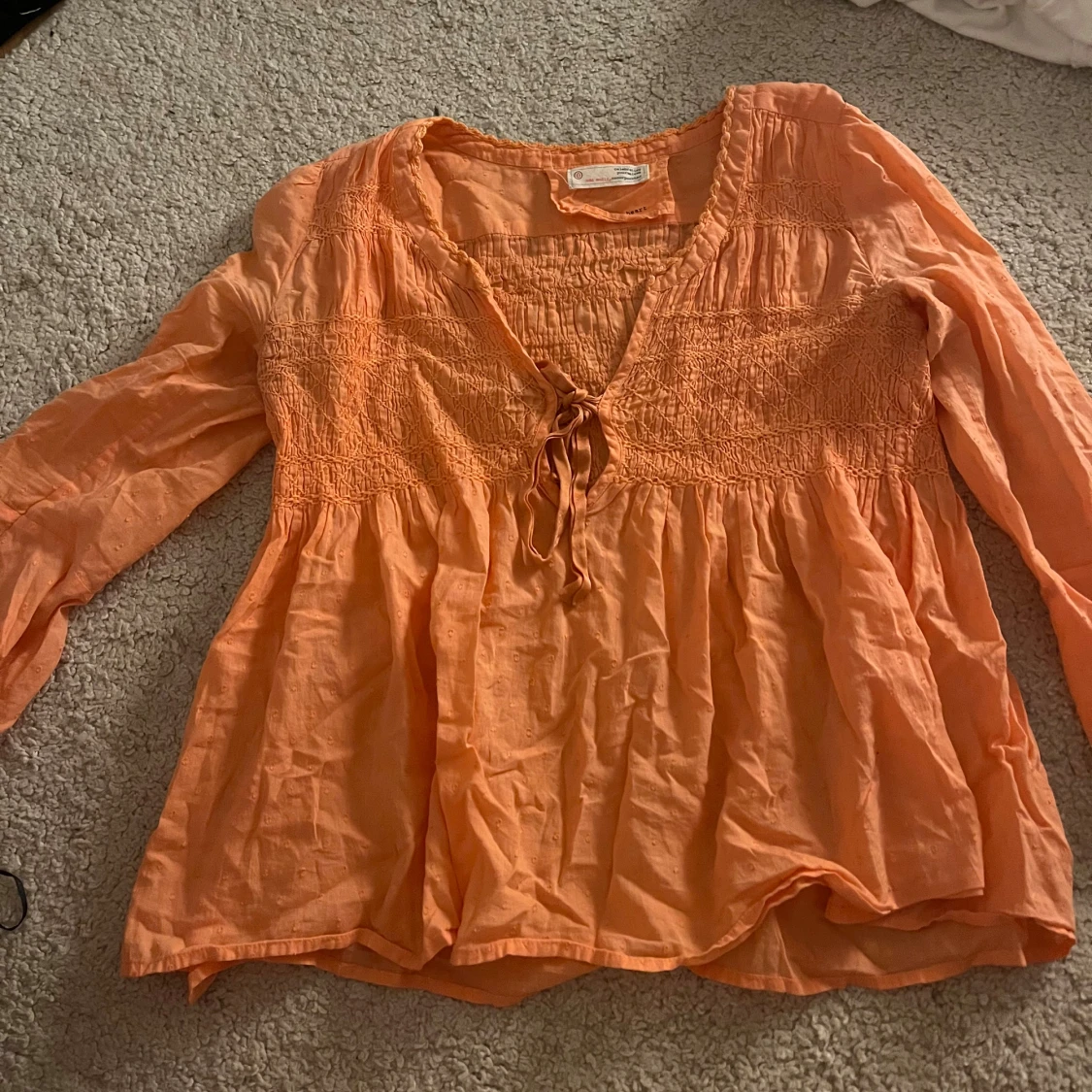 Orange blus med knytning - 91
