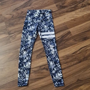 Idrotts byxor - Väldigt fint skick har använts ca 2 gånger.