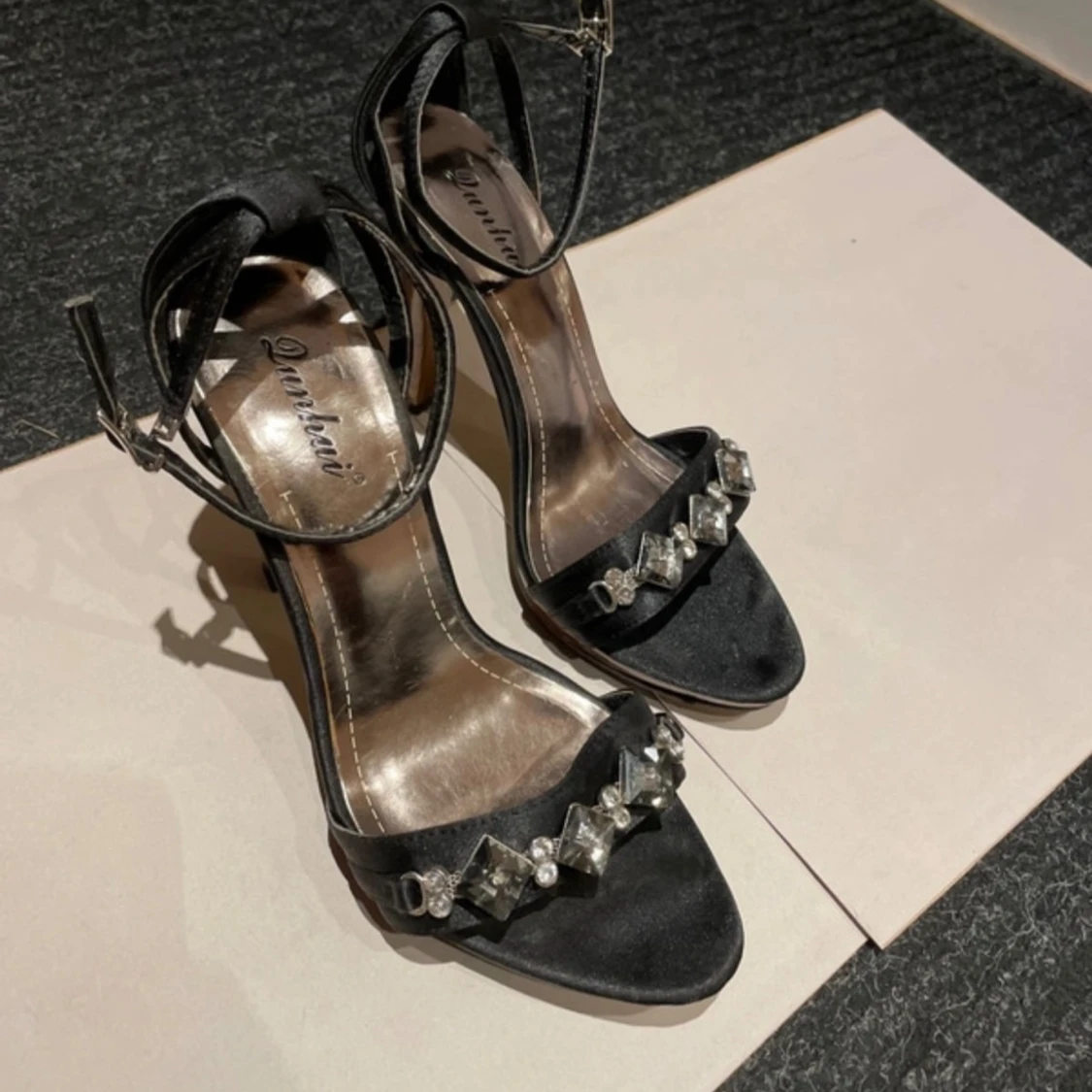 Klackaskor med nitar  - 90