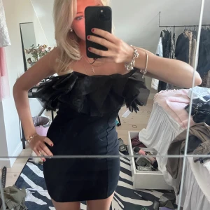 Cool festklänning - Jättesnygg klänning som passar perfekt till fest🤩💞