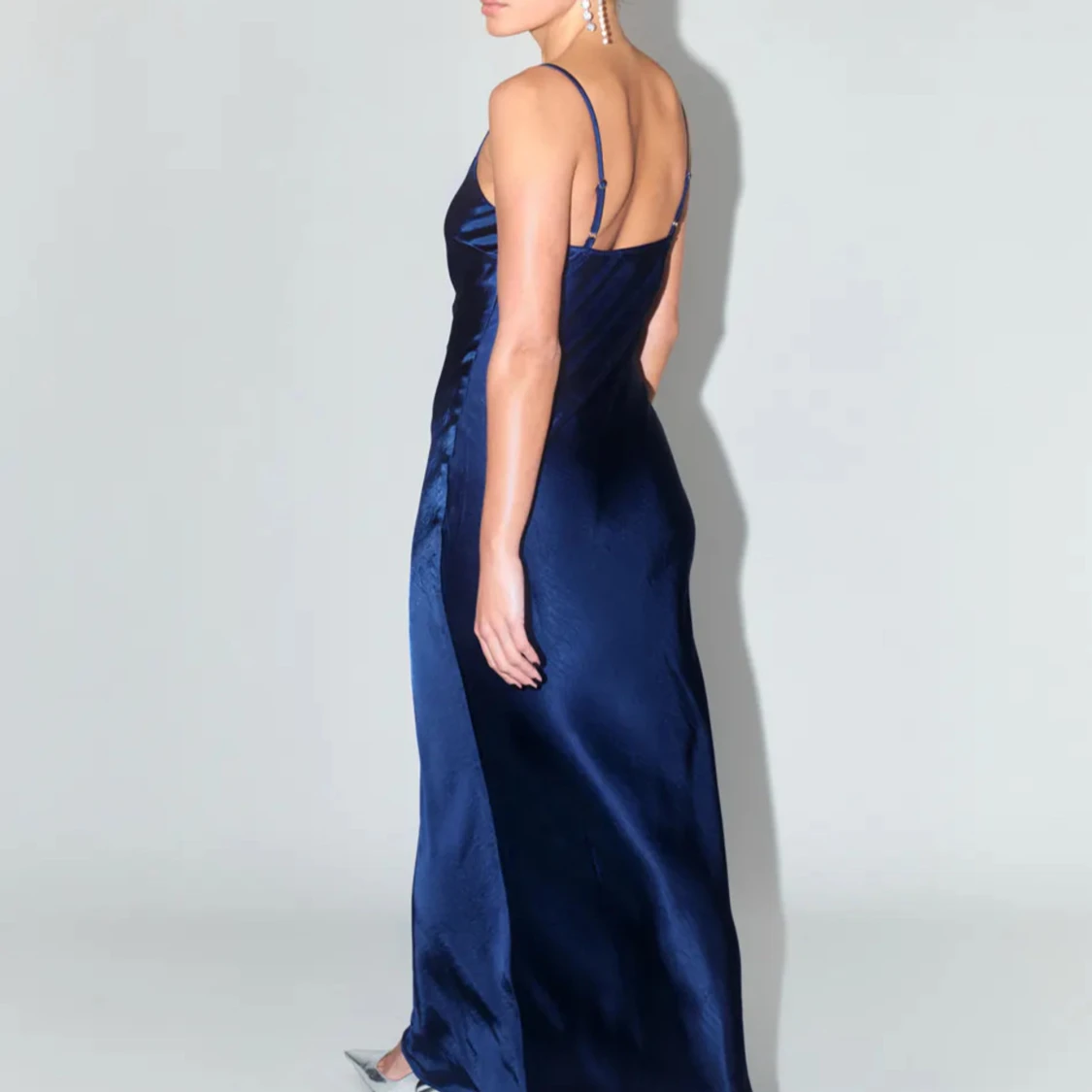 Marinblå satinklänning - 91