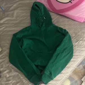 Grön hoodie - Grön hoodie från hm i storlek XS