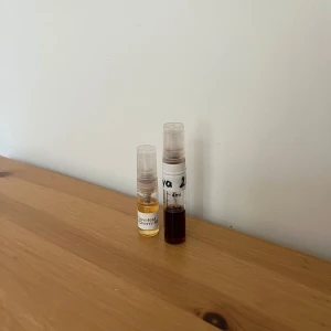 kayali vanilla 28+burning cherry 48 - Två splittar, båda nästan exakt 2,5ml kvar (5ml totalt)