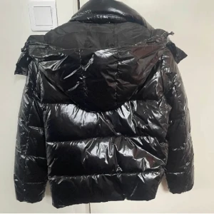 Calvin klein jacka - Jätte fin jacka i super bra skick, bara använd ett få tal gånger🤩🥰