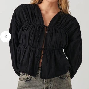 Gina blus - Långärmad blus från Gina Tricot som jag aldrig använt🩶skriv för egna bilder 